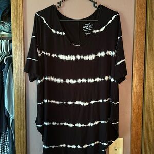 Torrid Black Tie dye T-shirt Super soft Size 2
